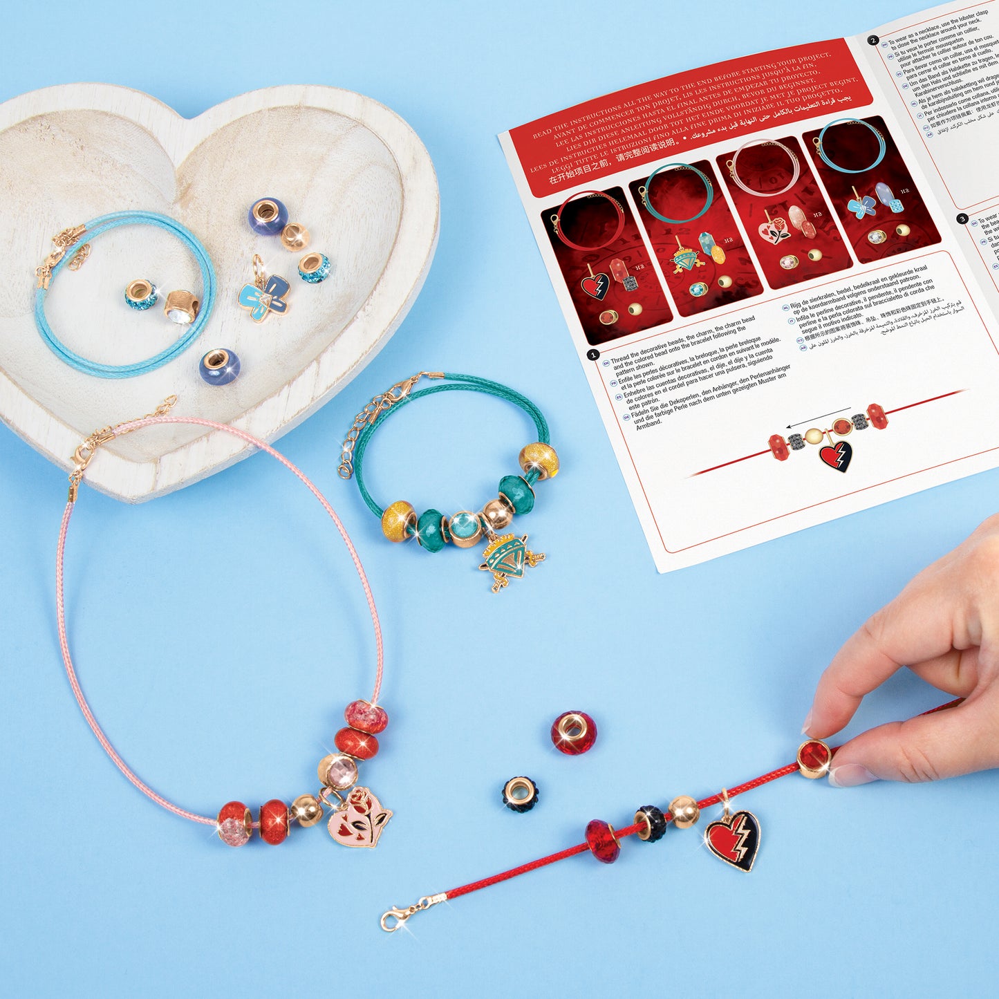 Disney Descendants: The Rise of Red Queen of Charms Storybook and DIY Bracelet Kit