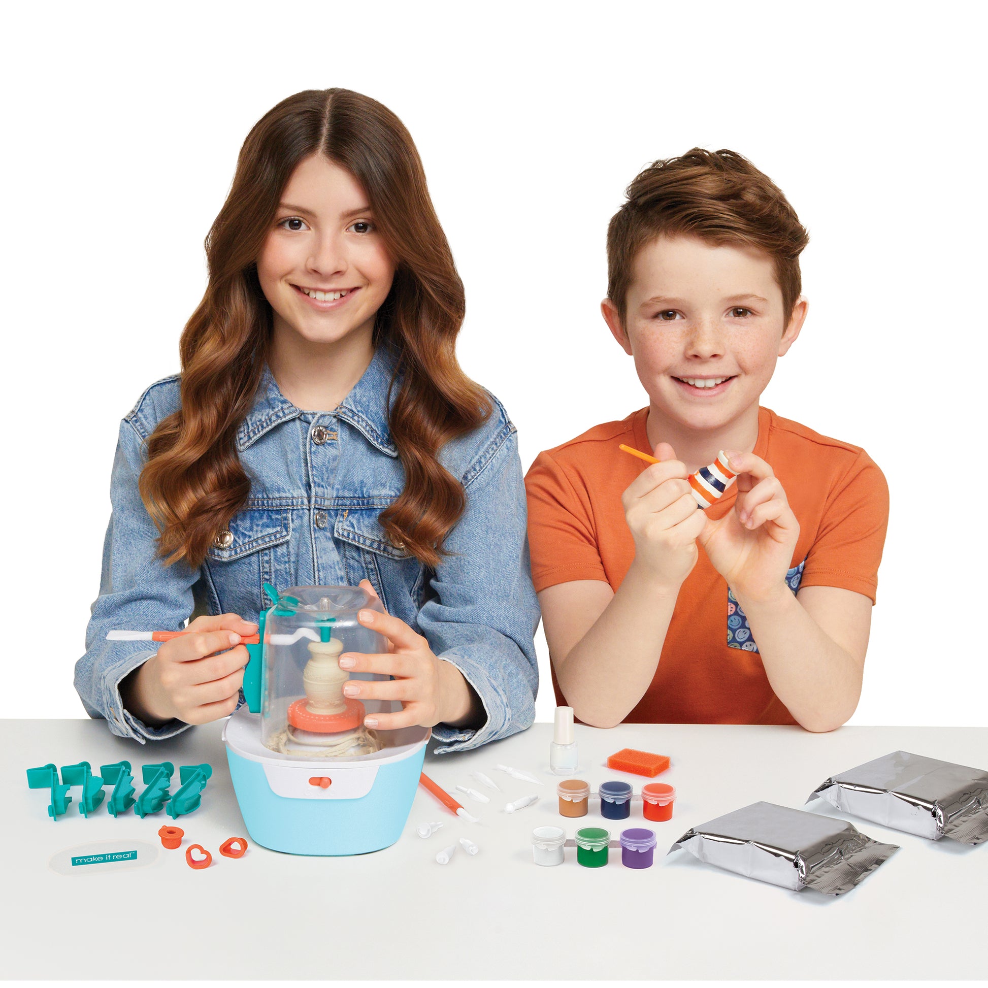Make It Real: Mini Pottery Studio For Kids-26 Pieces . 10 Projects . Brand  New.
