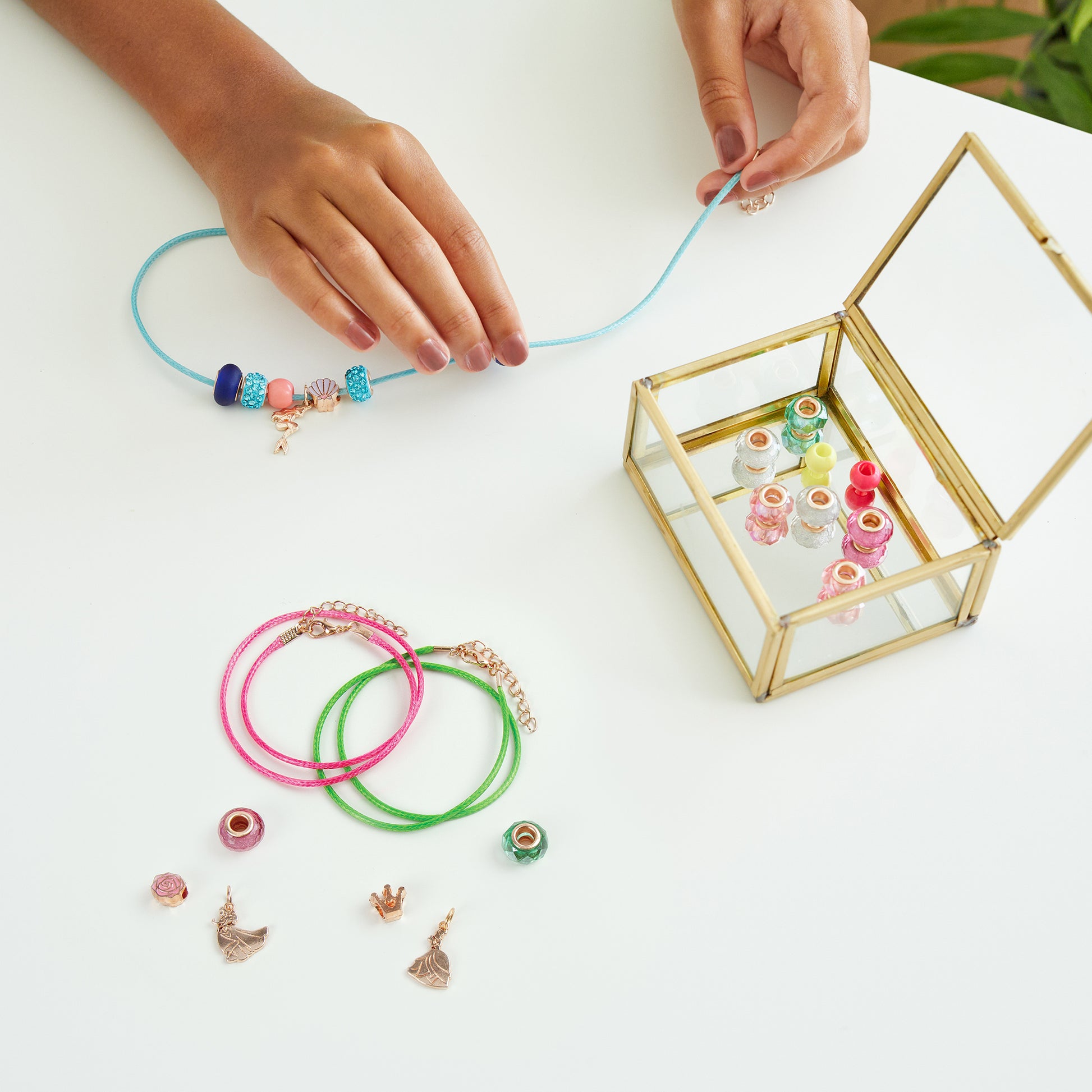  Make It Real Disney Princess 2 in 1 Deluxe Royal Jewels & Gems  - Disney Princess Craft Kit with Disney Charms & Beads - Disney Princess  Jewelry Making Kit for Girls